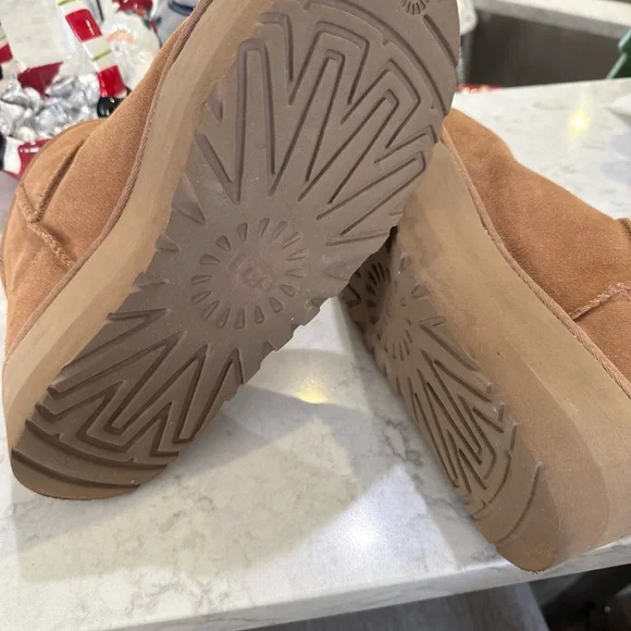UGG Tan Suede Boots, Platform Women’s size 9 - Picture 6 of 6